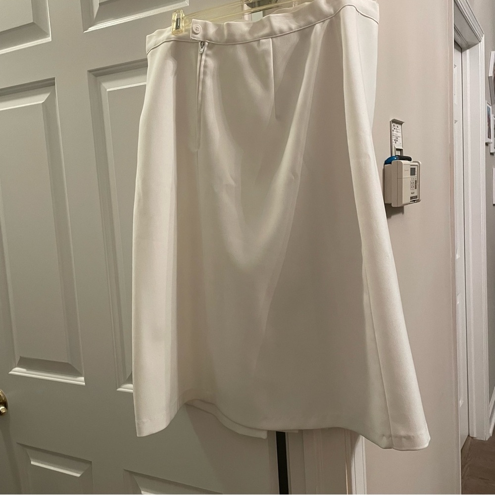Brand new white skirt, beautiful model.